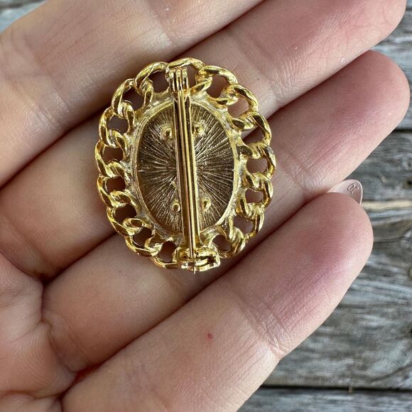 Vintage Jewelry Black Faux Cameo Brooch Pin - Picture 2 of 2